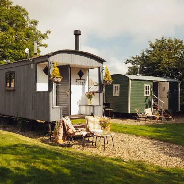 Lomu - Cosy Coastal Shepherd's Hut with Log-Burner and WiFi, hotell i Haverfordwest