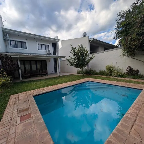 Victoria Falls Modern 3 Bed Villa Private Pool, hotel din Victoria Falls
