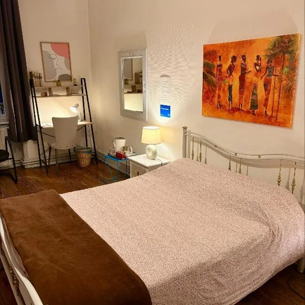 vaste chambre familiale: Bourg-en-Bresse şehrinde bir otel