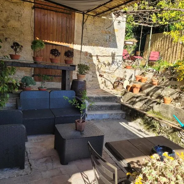 Maisonnette avec terrasse sur le Gardon, hotel a Anduze