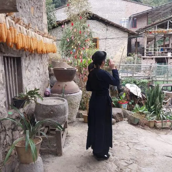 Triệu hoan homestay nhà sàn cổ tại làng đá cổ Khuổi ky, khách sạn ở Dam Thuy