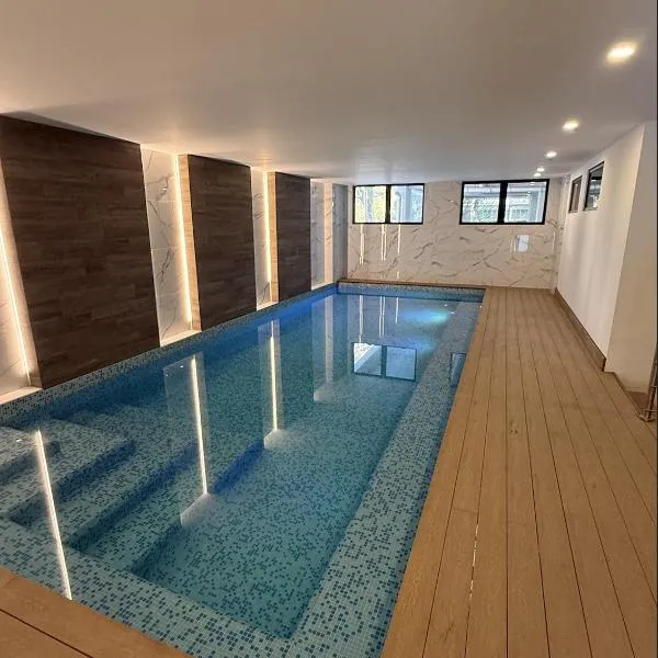 Modern Apartment with Pool & Gym Zona 15, hotel v mestu La Aurora