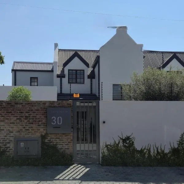 The Village Inn, Hotel in Pretoria