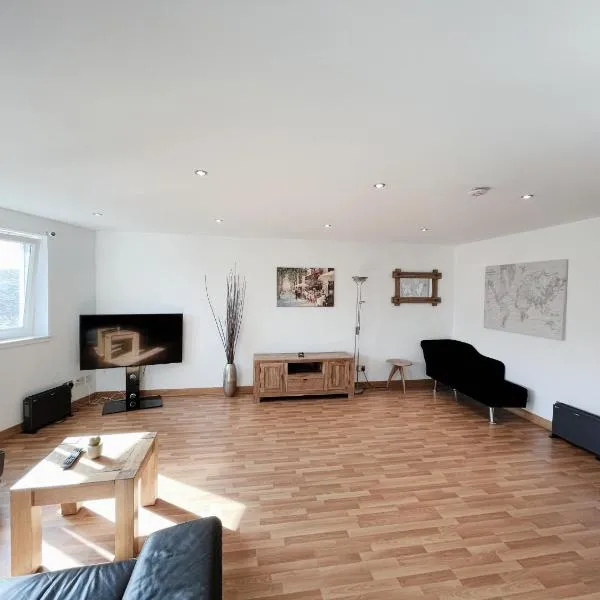 Harbour Front Apartment with free parking, hotel di Edinburgh