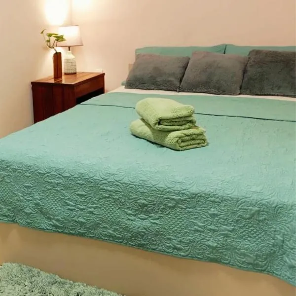 Spacious 1-BR Studio with Fast WIFI l Work-Friendly Stay: Paramaribo şehrinde bir otel