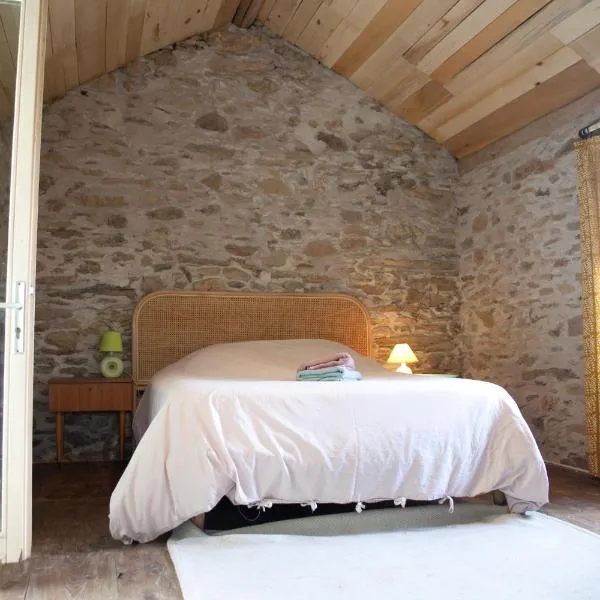 La cabane d'Alfred- Vallée du Tarn, hotel in Curvalle