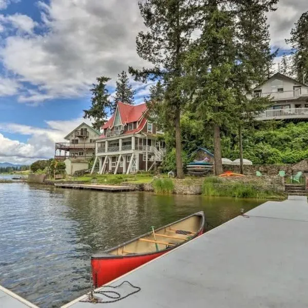 Huvila Haven Lake Front Home with Dock and Hot Tub, hotel v destinaci Newman Lake