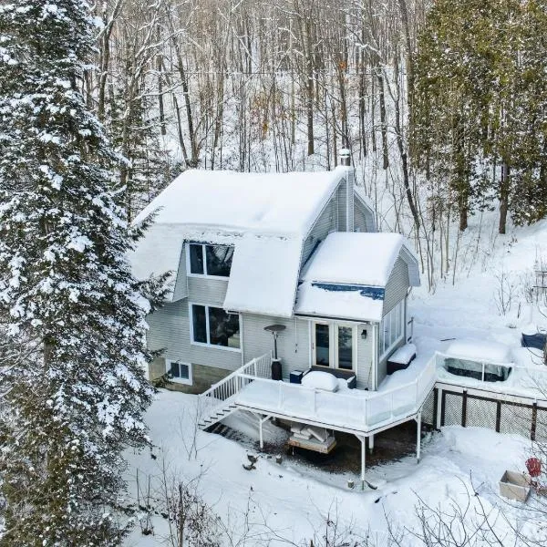 Beautiful Chalet Magog, hôtel à Austin