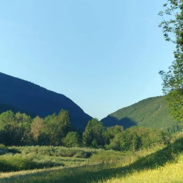 Appartement dans le Jura 4 personnes، فندق في ميجو
