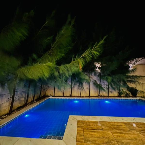 Casa a Beira Mar Com 03 Suítes, Piscina e Churrasqueira apenas a 02 Minutos da Praia