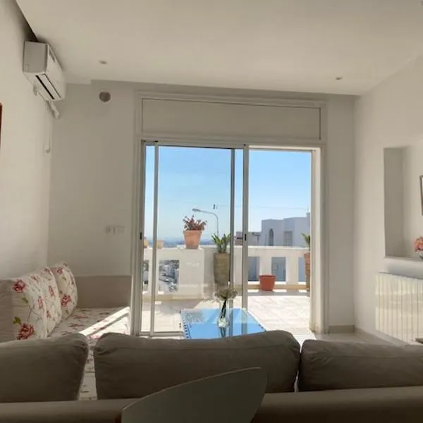Panoramic 2 bedrooms Ennassr、アリアナのホテル