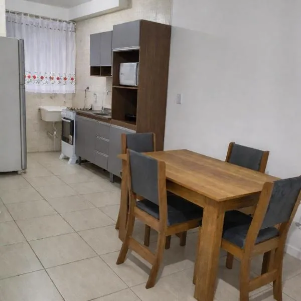 Apto 2 quartos no Fragata 9 min do centro e 6 min da Fenadoce, hotel a Pelotas
