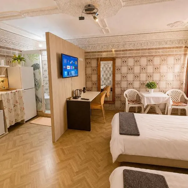 Großes Zimmer in Agadir, hotel in Agadir