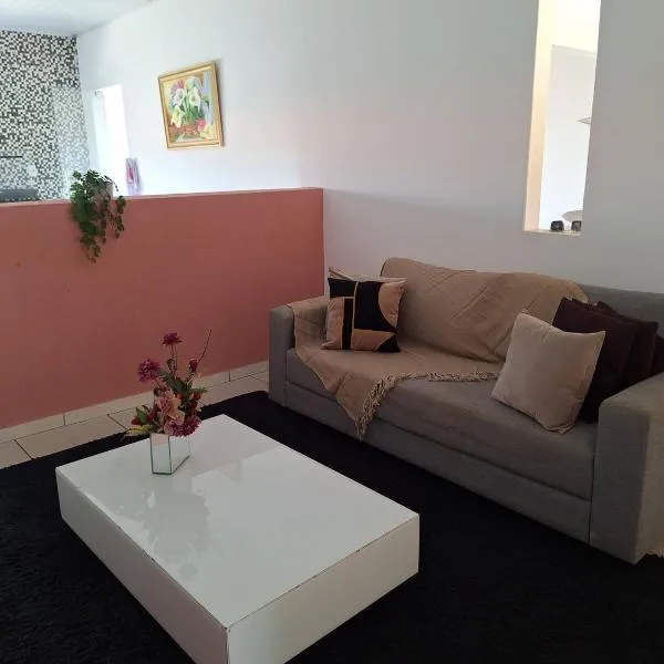 Casa em Cruz das Almas próxima da UFRB, hotel in Cruz das Almas
