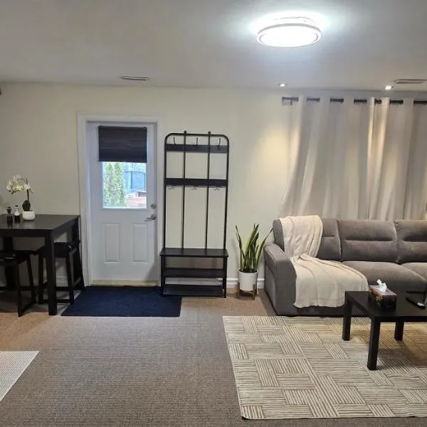 Cozy Basement Suite, hotelli kohteessa Lower Sackville