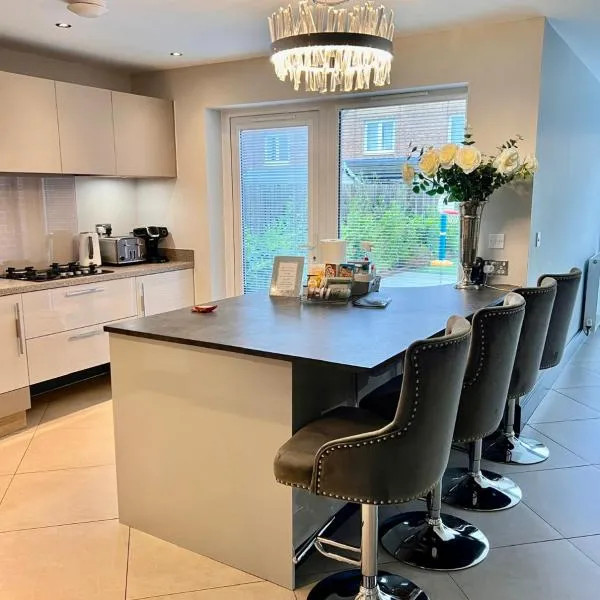 Luxury Durham House, Sleeps 8-12, Free Parking, Hotel in Durham