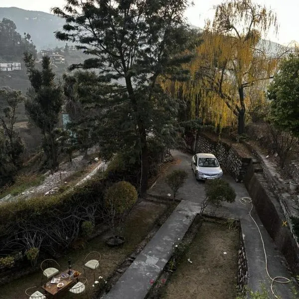 1111 Villa - The Human Happiness project - MUKTESHWAR -Jacuzzi - Private Property with Garden and Orchard, hotel v mestu Mukteswar