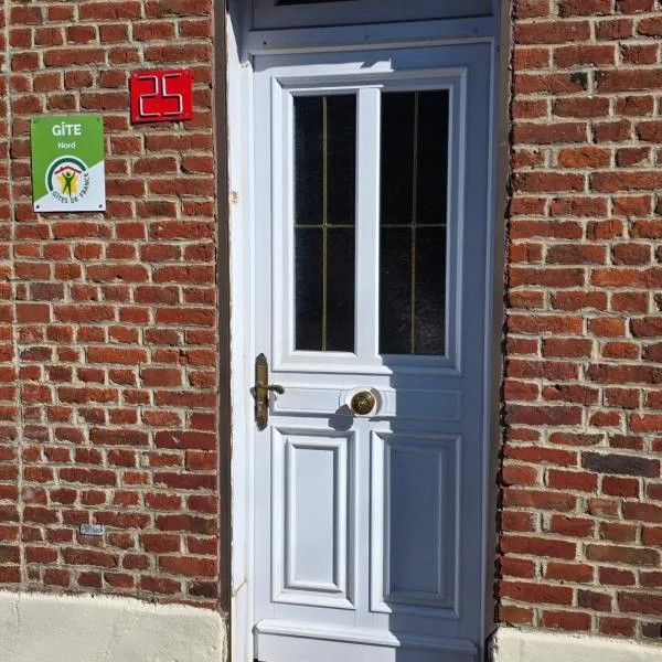 La maison de Victoire, WC à l'étage, Hotel in Fourmies