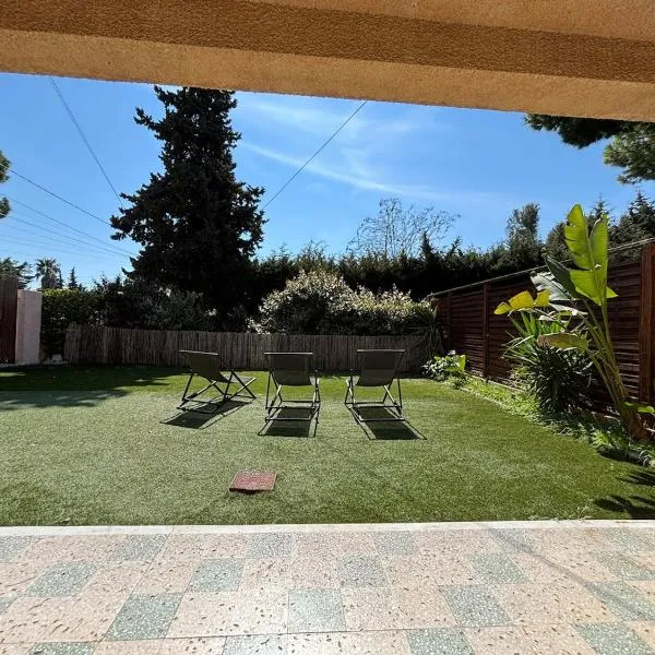 Bas de villa & jardin - climatisé - 10mn à pied plages & parking - Les Bambous, hotel di La Ciotat