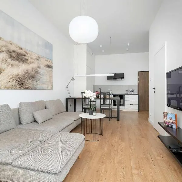 Modern Apartment with Parking and Garden by Noclegi Renters, hotel Krakkóban