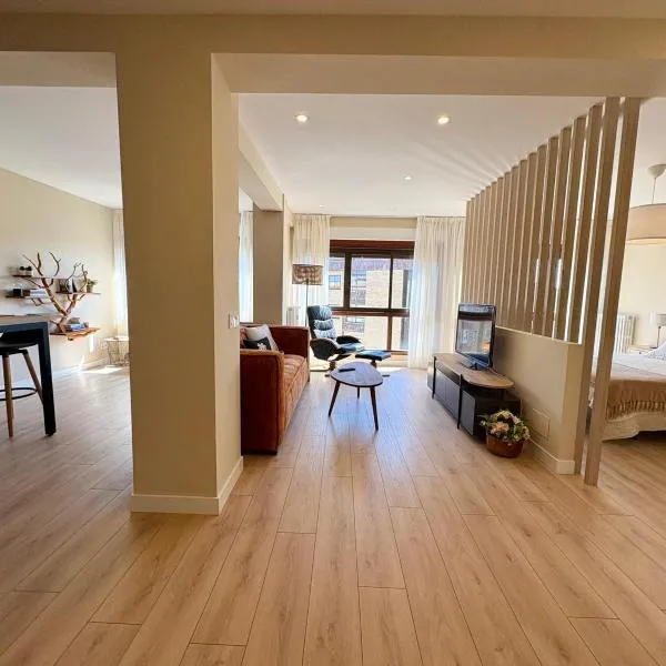 Apartamento centro Burgos, hotel u gradu Burgos