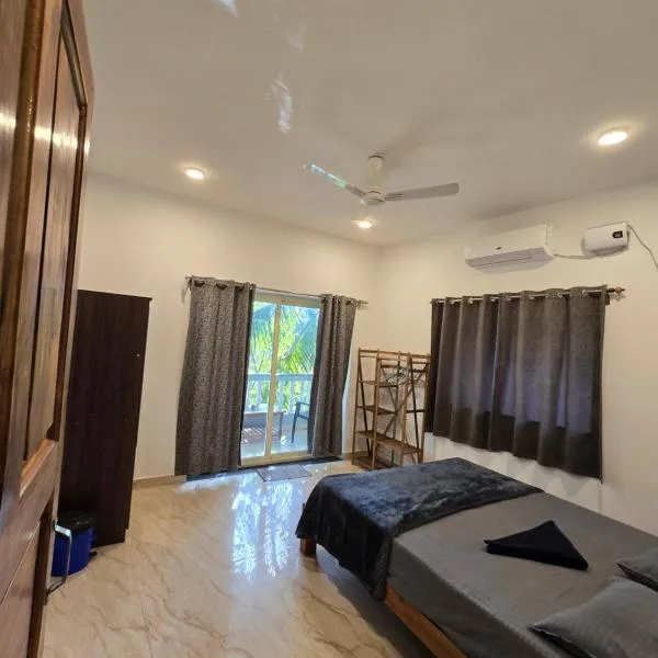 Sea Breeze Morjim, hotel in Morjim