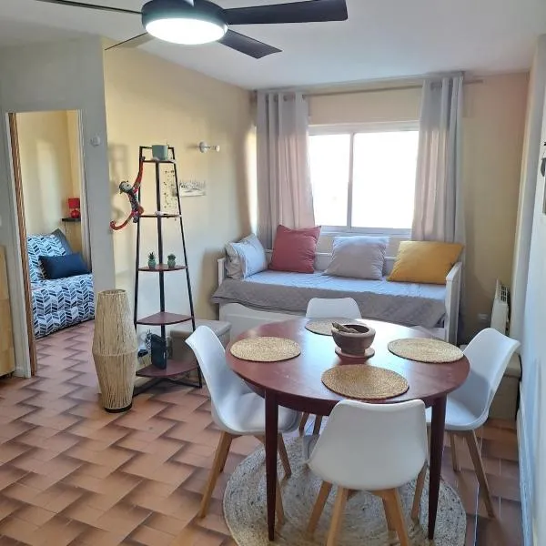 Logement entier appartement en résidence La Ciotat France, hotel in La Ciotat