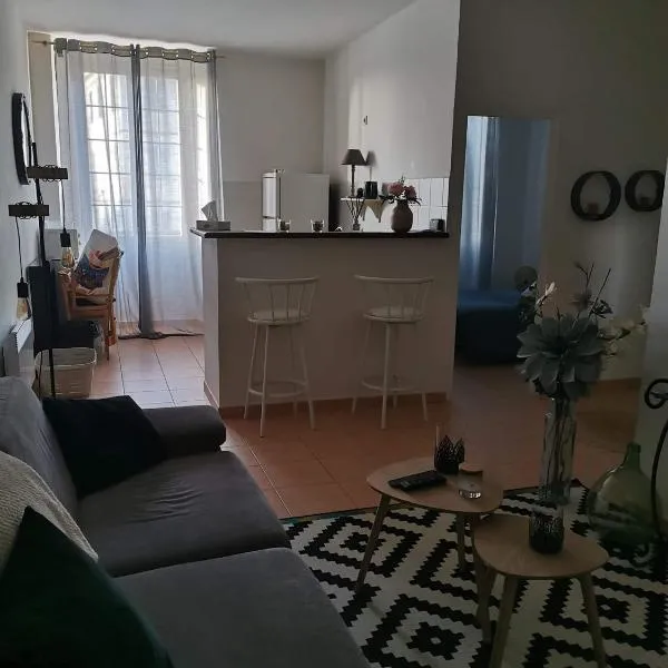 Appartement T2 centre-ville, hotel u gradu Kort