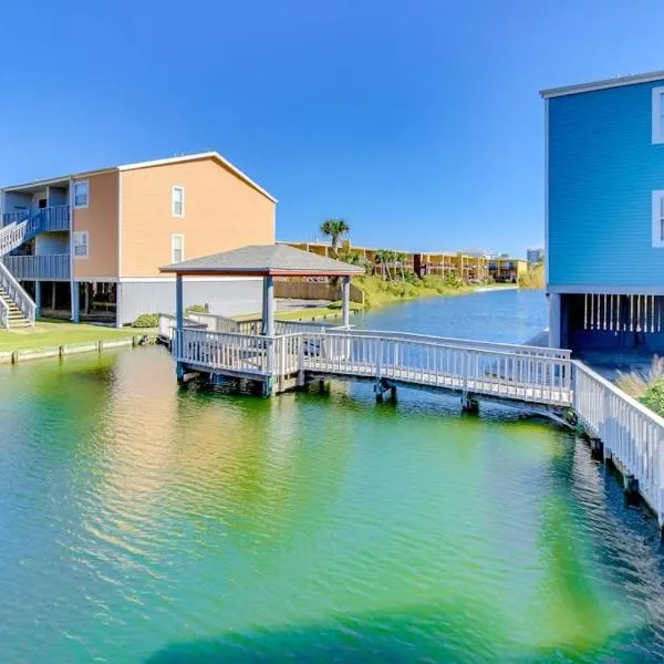 Lovely condo with private beach access - pool private balcony & laundry, hotel in Pensacola Beach