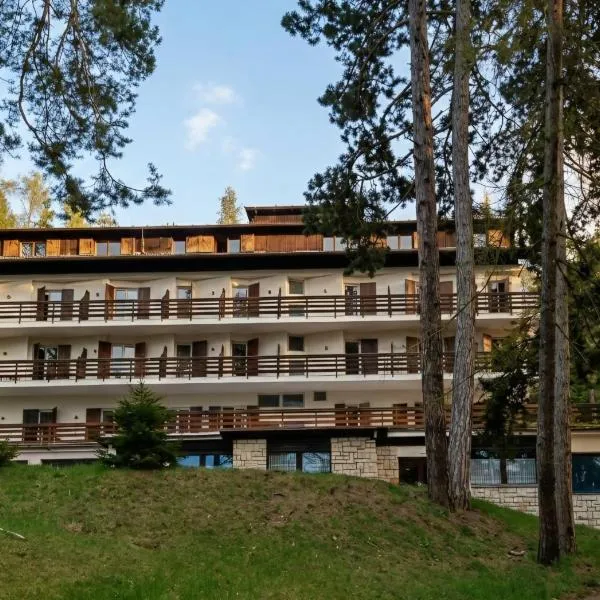 Garni Pirata، فندق في كافارينو