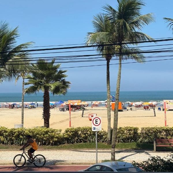 Lindo Apartamento no Canto do Forte,Pé na areia
