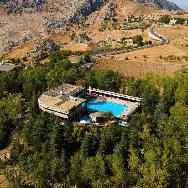 Laklouk Village Vacances, hotel in Jbeil