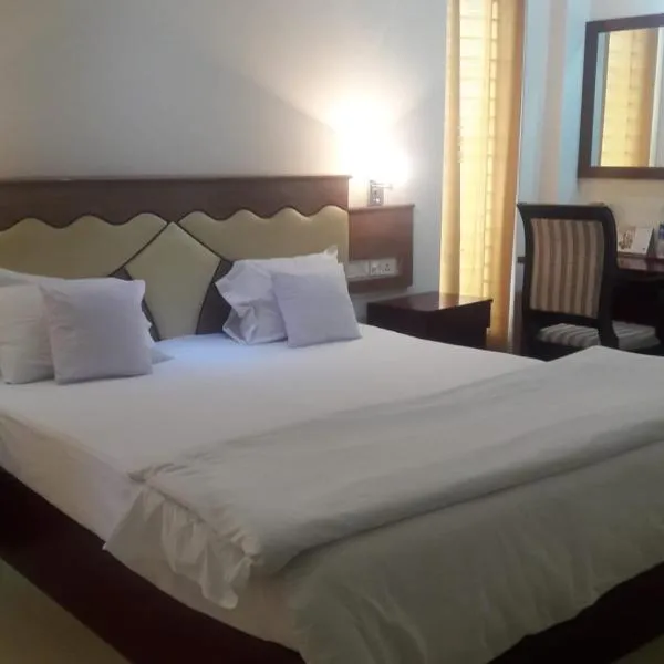 Hotel Crown, hotel u Rājshāhiju