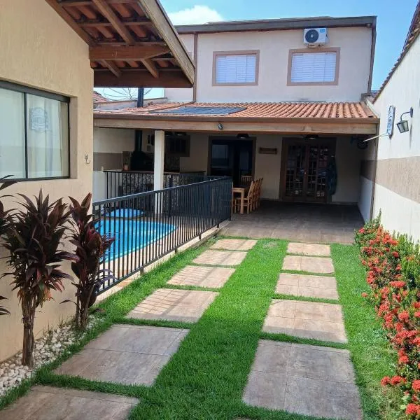 Casa com piscina, Area Gourmet, 8 Pessoas, Taubaté, hotel v destinácii Taubaté