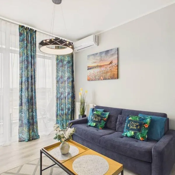 Ku Morzu Seaside Apartment with Pool, Terrace & Parking by Solarento, hôtel à Sianożęty