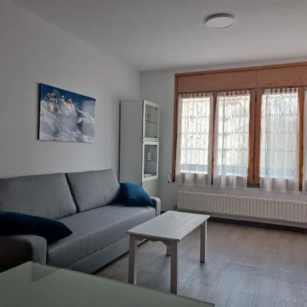 Apartamento Tilero, Parking incluido, Hotel in Jaca