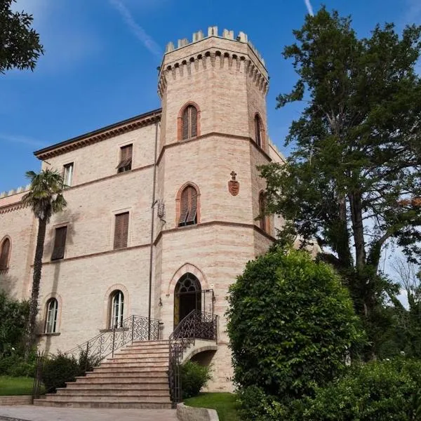 Castello Montegiove, hotel v mestu Fano