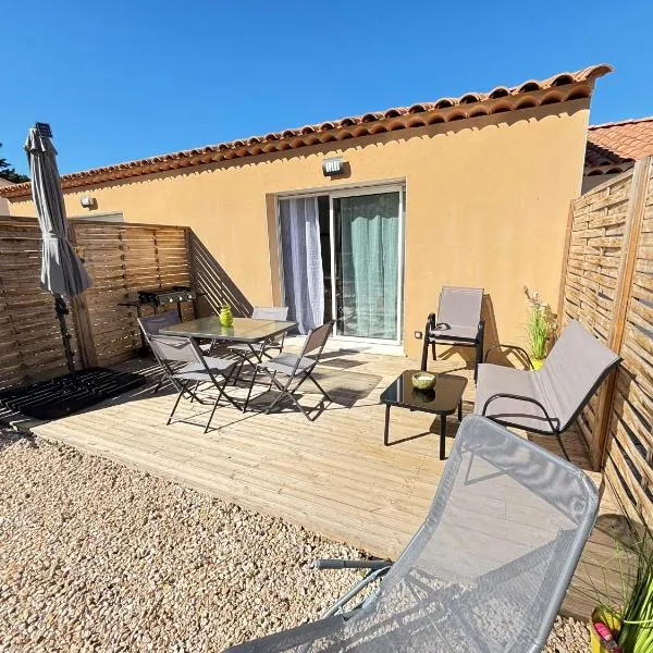 la pause soleil, villa climatisée, avec jardin et parkings privés, à 5 mn de la mer, au calme, hôtel à Martigues