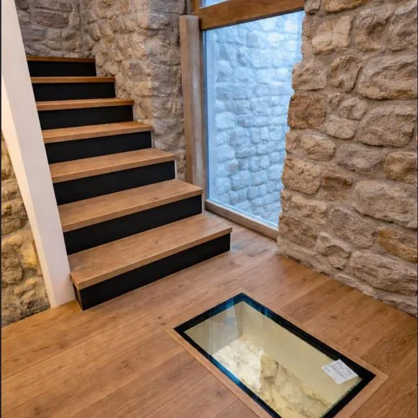 Maison FLOËGE 4 personnes, Hotel in Burzet