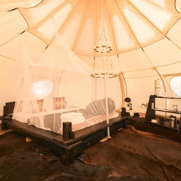 Paradise Ranch Inn - Liberated Tent, hotel en Three Rivers