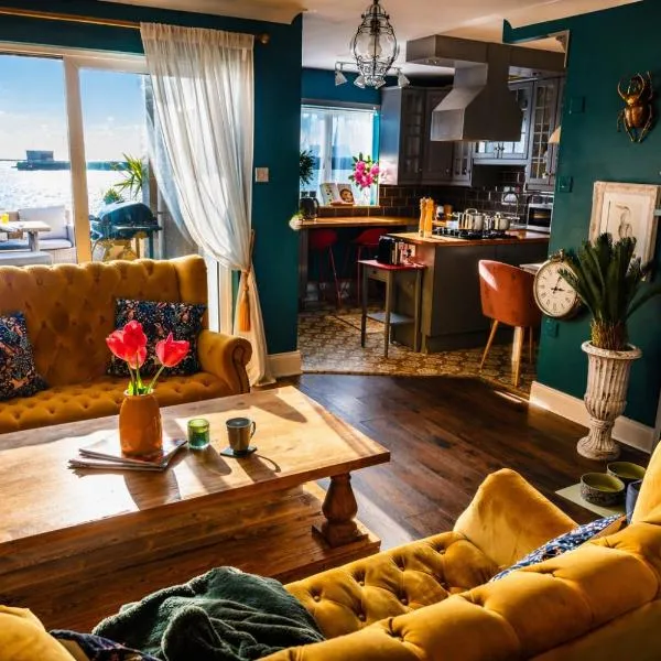Dog-friendly Seaview Apartment, Hotel in Dungarvan