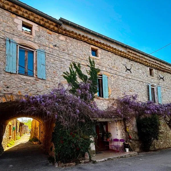 Longo maï, hotel in Vallon-Pont-dʼArc