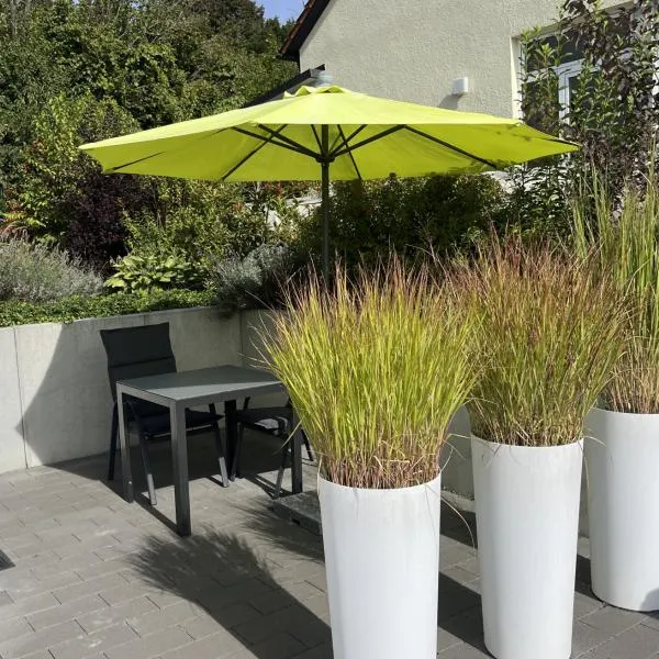 Modern, stylish & close to Karlsruhe, hotel v destinaci Wössingen