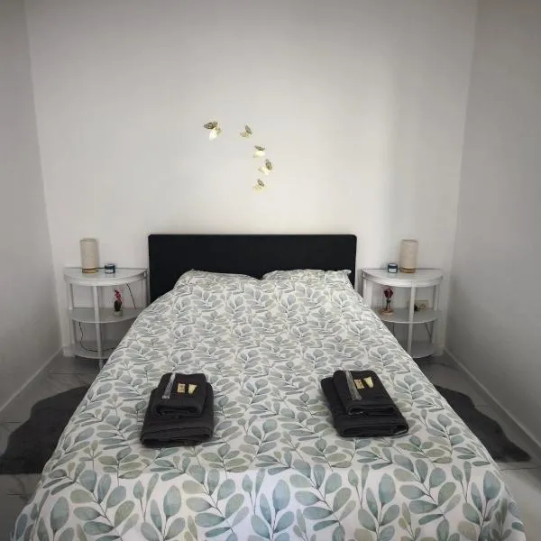 Apartment l'Anil Garden With Garage Private, hotel in Dinant