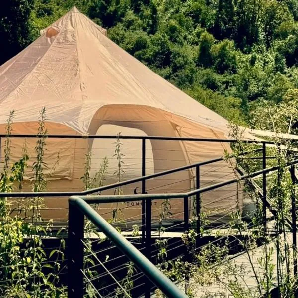 Paradise Ranch Inn - Abundance Tent: Three Rivers şehrinde bir otel
