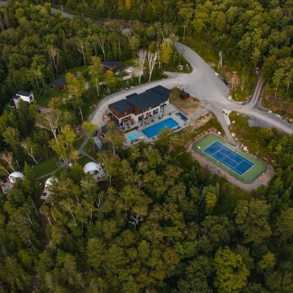 Viesnīca Bel Air Tremblant Hotel & Residences pilsētā Montreblāna