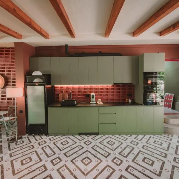 Ruby Hostel, Kutaisi - Private & Shared Rooms, hotel u gradu Kutaisi