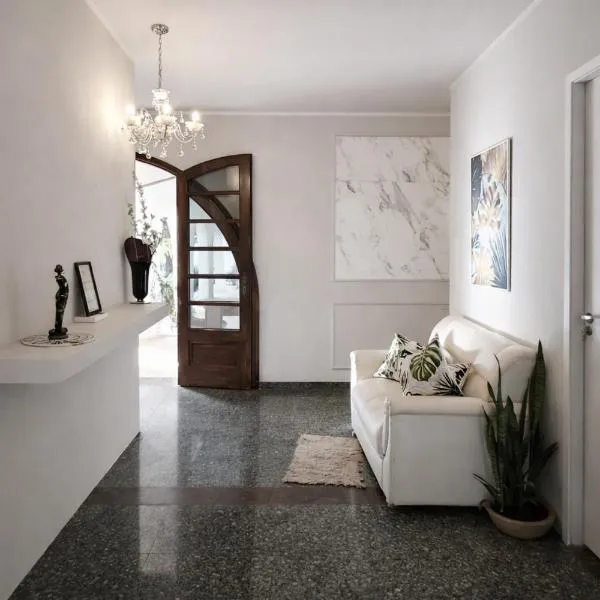 Casa Colonial com Suítes e Quartos Privativos - Hospedagem Residencial، فندق في ريو كلارو