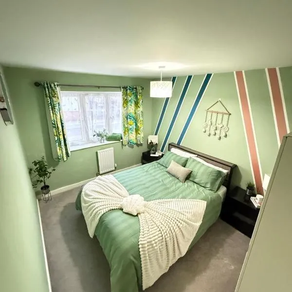 Modern 3 Bedroom New Built house to rent in Luton: Luton şehrinde bir otel