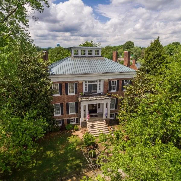Bourbon Manor Bed & Breakfast Inn, hotel v destinaci Bardstown